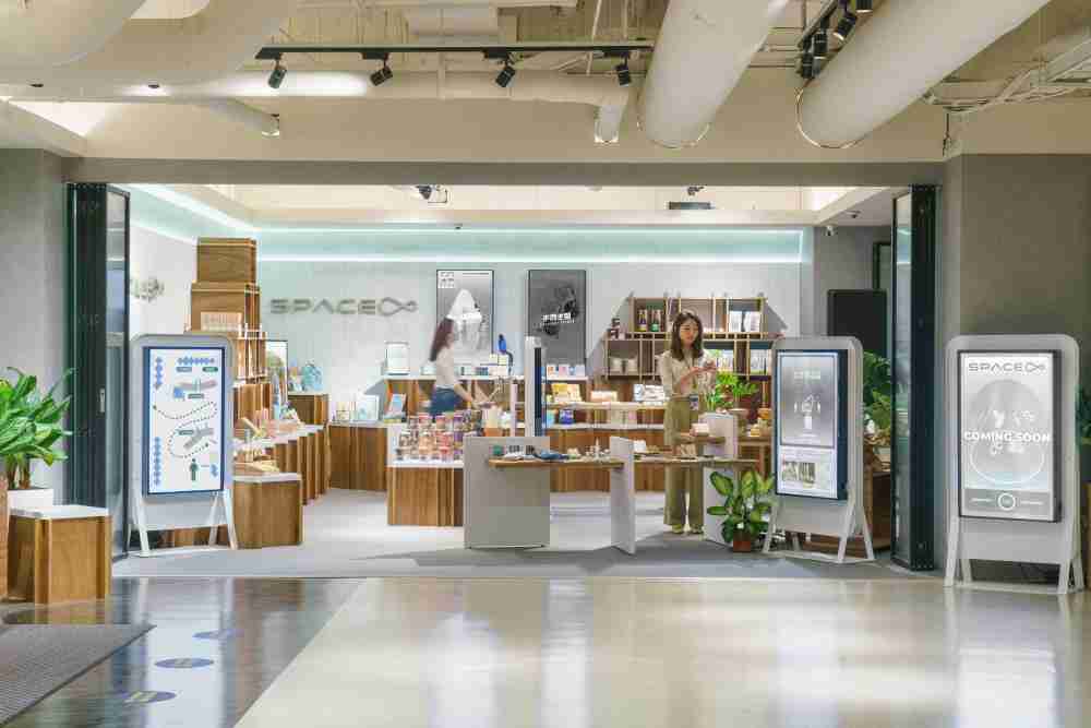 2468BET打造永续选物商店，，展示社企及社创商品，，结合创利空间所开发的智能零售系统，，，，整合多元产品信息，，让无人商店扮演公益行动的推手