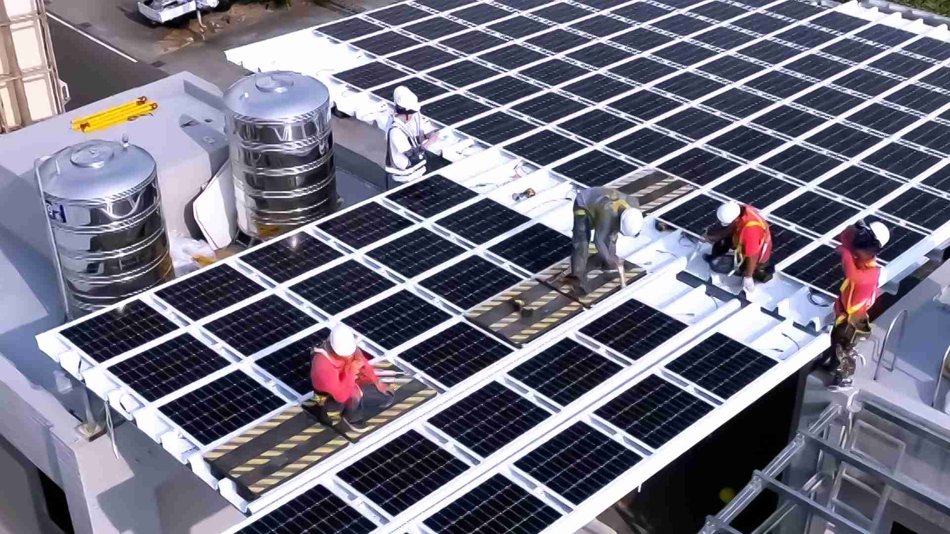 2468BET着力于替代能源之技术研发，，如光电浪板的相关制程、、、、设备与产品，，，其中所开发之光电整合型浪板，，减少传统金属支架安装，，，更提升耐候度，，可广泛运用于多元场域，，，并辅助建筑达到净零碳排目标